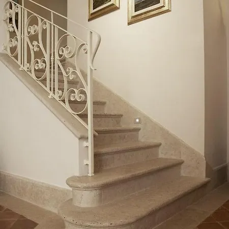 Отель & Residenza 100 Torri Асколи-Пичено